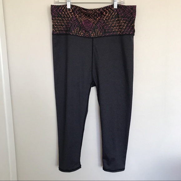 Fabletics Salar Printed Powerhold Capri Leggings - Picture 2 of 14